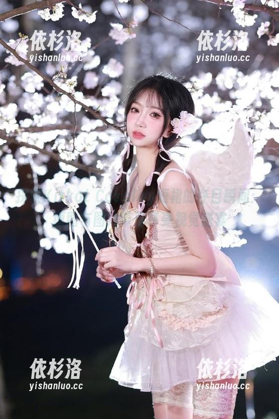 Kitkat Cosplay 探索Kitkat Cosplay短裙的夺目瞬间:原图与图片带你享受视觉盛宴